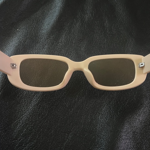 Retro Small Frame Sunglass - Cream - Picture 5 of 6